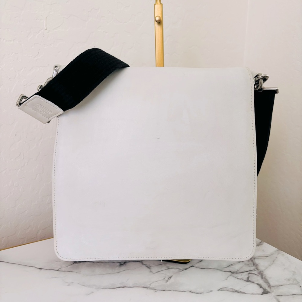Genuine Vintage Coach‎ 1999 White and Black Messenger Bag Style 9431
